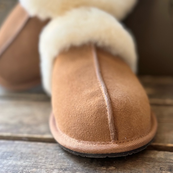 NIB UGG Chestnut Scuffette II Slippers - Picture 11 of 11
